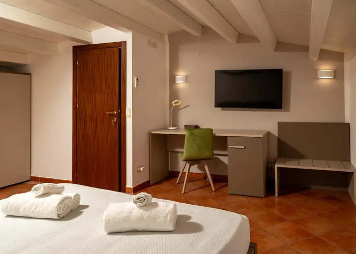 Tramonto Marina Чефалу